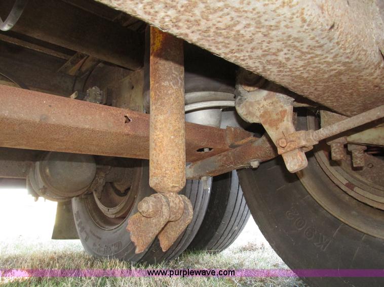 image for item G9905 1996 Fruehauf FBHLP-9-1.5-NT2-53W dry van trailer