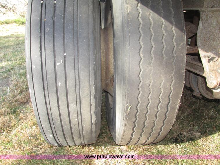 image for item G9905 1996 Fruehauf FBHLP-9-1.5-NT2-53W dry van trailer