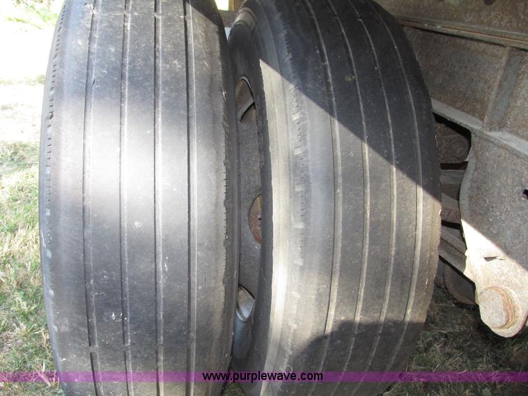 image for item G9905 1996 Fruehauf FBHLP-9-1.5-NT2-53W dry van trailer