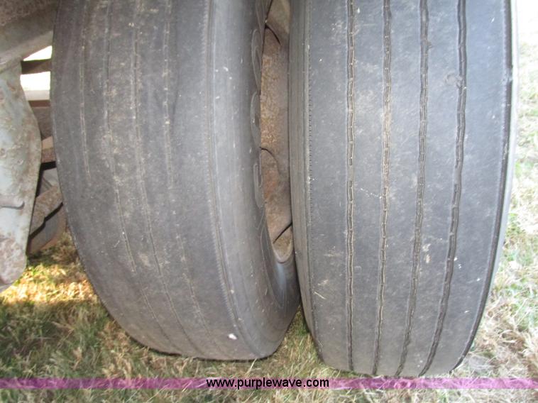 image for item G9905 1996 Fruehauf FBHLP-9-1.5-NT2-53W dry van trailer