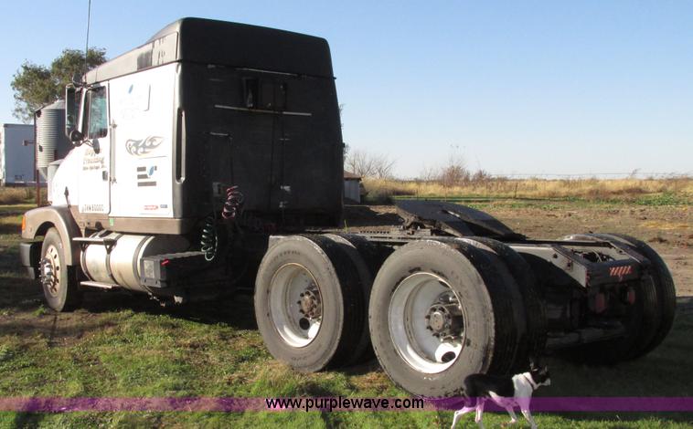image for item G9906 1989 Volvo WIA semi truck