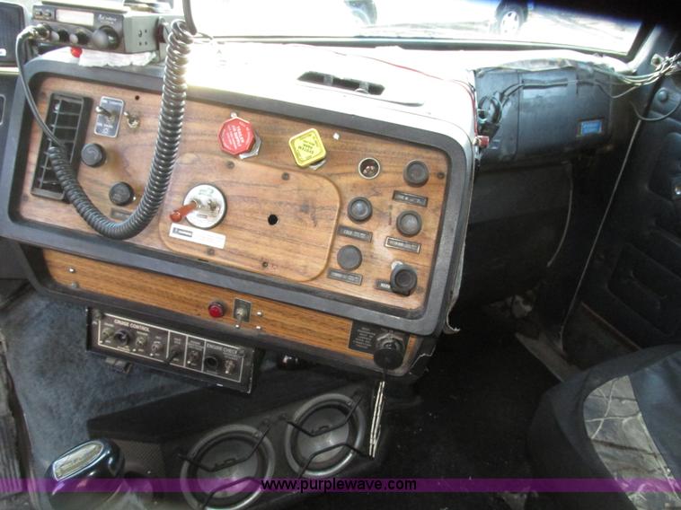 image for item G9906 1989 Volvo WIA semi truck