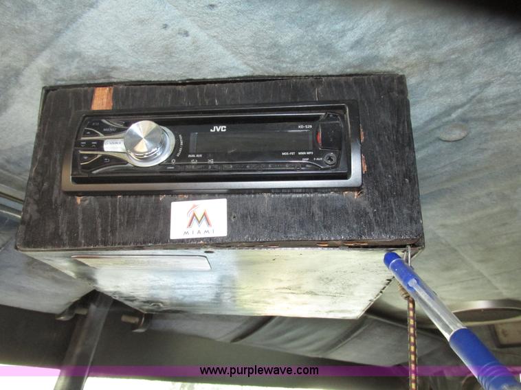 image for item G9906 1989 Volvo WIA semi truck