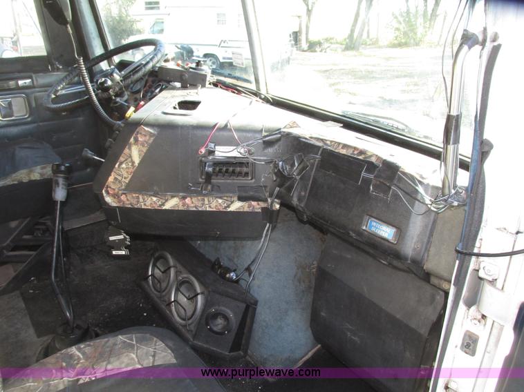 image for item G9906 1989 Volvo WIA semi truck