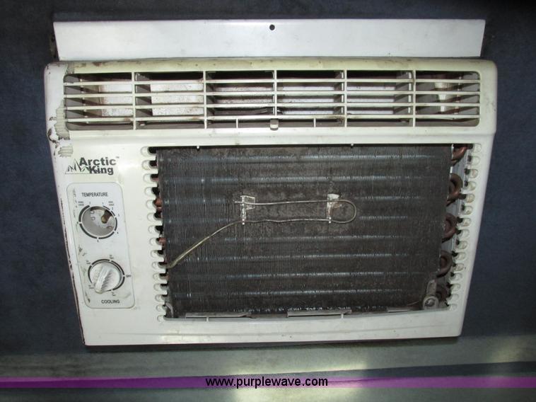 image for item G9906 1989 Volvo WIA semi truck