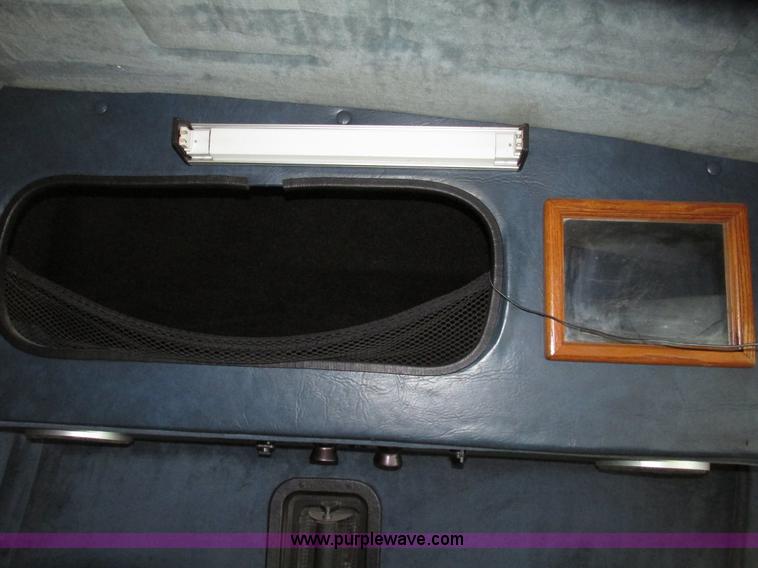 image for item G9906 1989 Volvo WIA semi truck