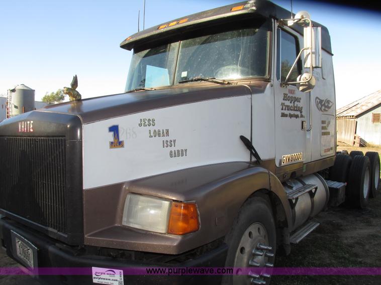 image for item G9906 1989 Volvo WIA semi truck