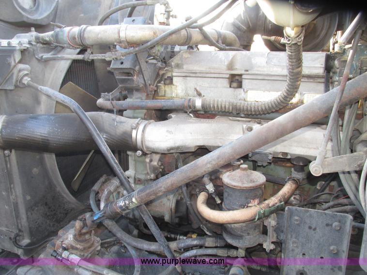 image for item G9906 1989 Volvo WIA semi truck