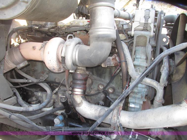 image for item G9906 1989 Volvo WIA semi truck