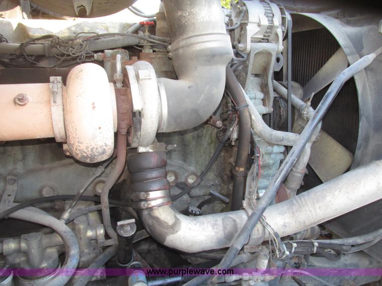 image for item G9906 1989 Volvo WIA semi truck