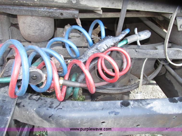 image for item G9906 1989 Volvo WIA semi truck