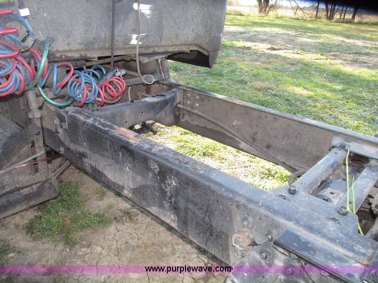 image for item G9906 1989 Volvo WIA semi truck