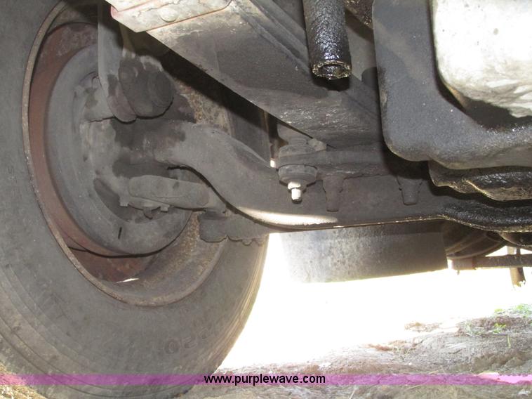 image for item G9906 1989 Volvo WIA semi truck