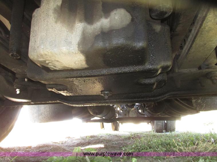 image for item G9906 1989 Volvo WIA semi truck