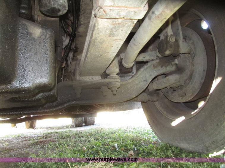 image for item G9906 1989 Volvo WIA semi truck