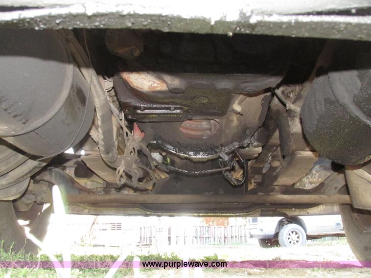 image for item G9906 1989 Volvo WIA semi truck