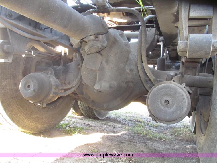 image for item G9906 1989 Volvo WIA semi truck