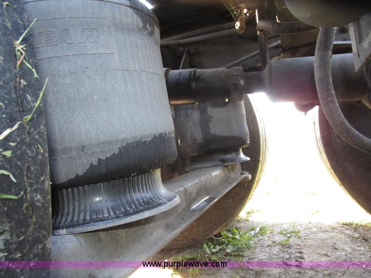 image for item G9906 1989 Volvo WIA semi truck