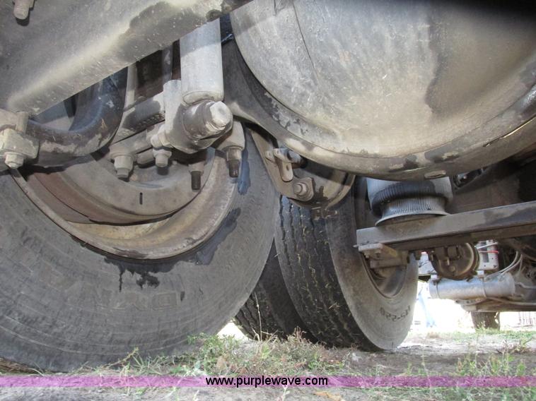 image for item G9906 1989 Volvo WIA semi truck