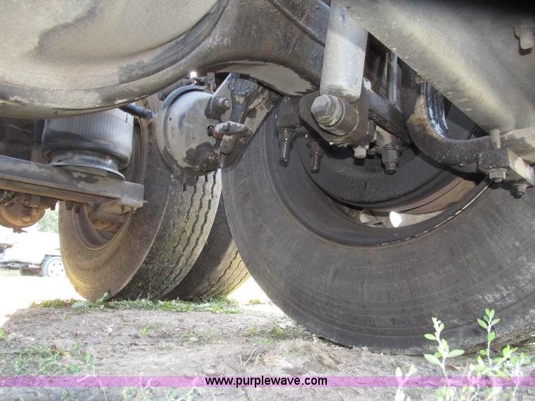 image for item G9906 1989 Volvo WIA semi truck