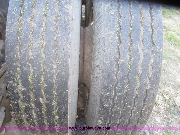 image for item G9906 1989 Volvo WIA semi truck