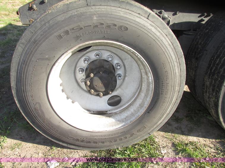 image for item G9906 1989 Volvo WIA semi truck