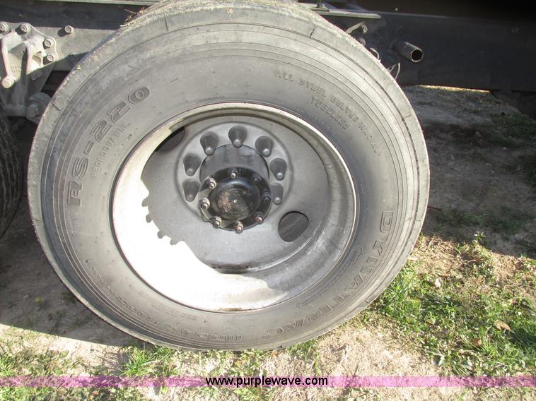 image for item G9906 1989 Volvo WIA semi truck