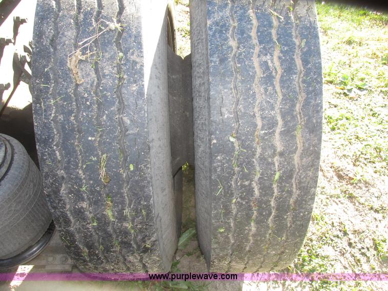 image for item G9906 1989 Volvo WIA semi truck