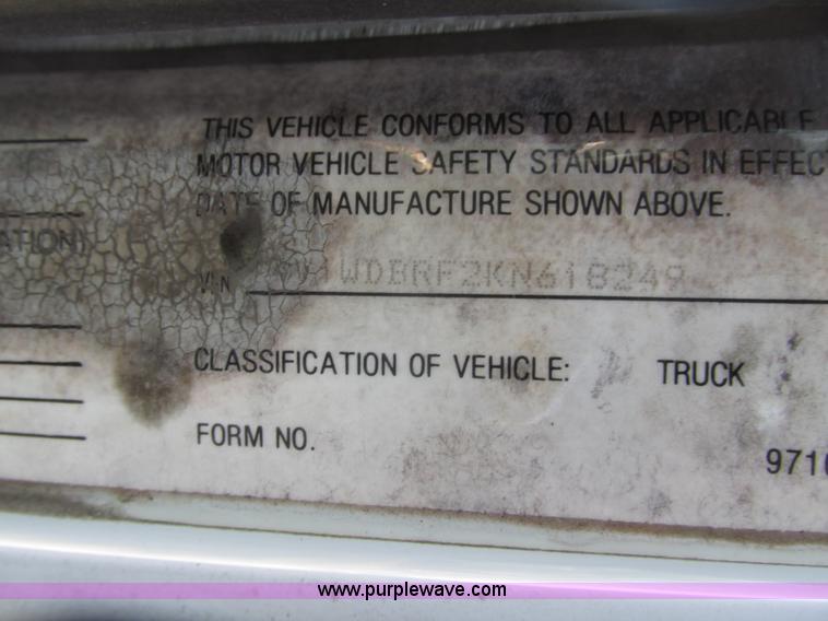 image for item G9906 1989 Volvo WIA semi truck