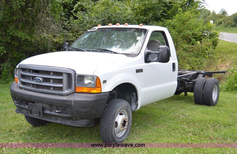 image for item H2859 2001 Ford F350 Super Duty XL truck cab and chassis