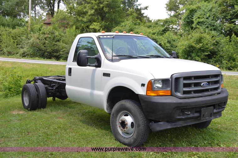 image for item H2859 2001 Ford F350 Super Duty XL truck cab and chassis