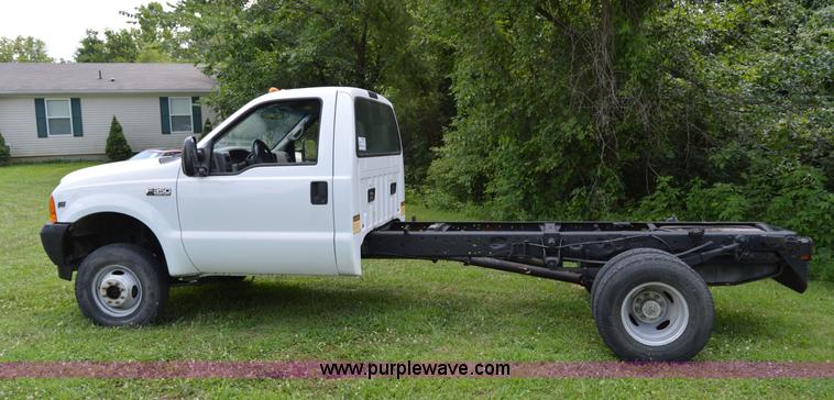 image for item H2859 2001 Ford F350 Super Duty XL truck cab and chassis