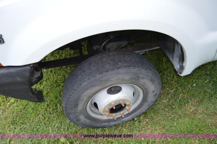 image for item H2859 2001 Ford F350 Super Duty XL truck cab and chassis