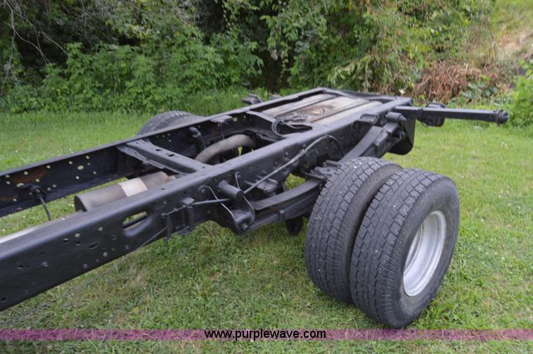 image for item H2859 2001 Ford F350 Super Duty XL truck cab and chassis