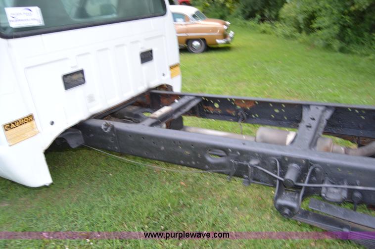 image for item H2859 2001 Ford F350 Super Duty XL truck cab and chassis