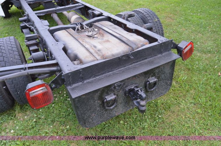 image for item H2859 2001 Ford F350 Super Duty XL truck cab and chassis