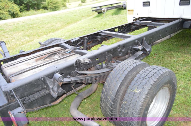 image for item H2859 2001 Ford F350 Super Duty XL truck cab and chassis