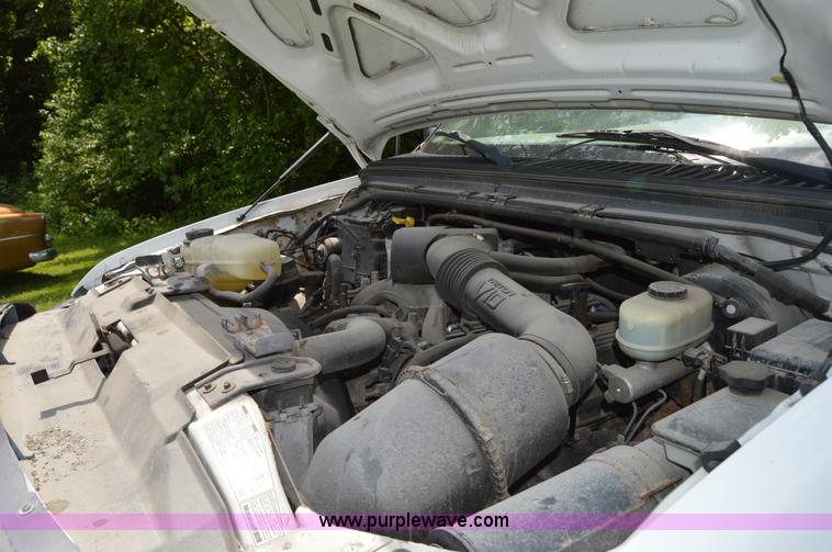 image for item H2859 2001 Ford F350 Super Duty XL truck cab and chassis