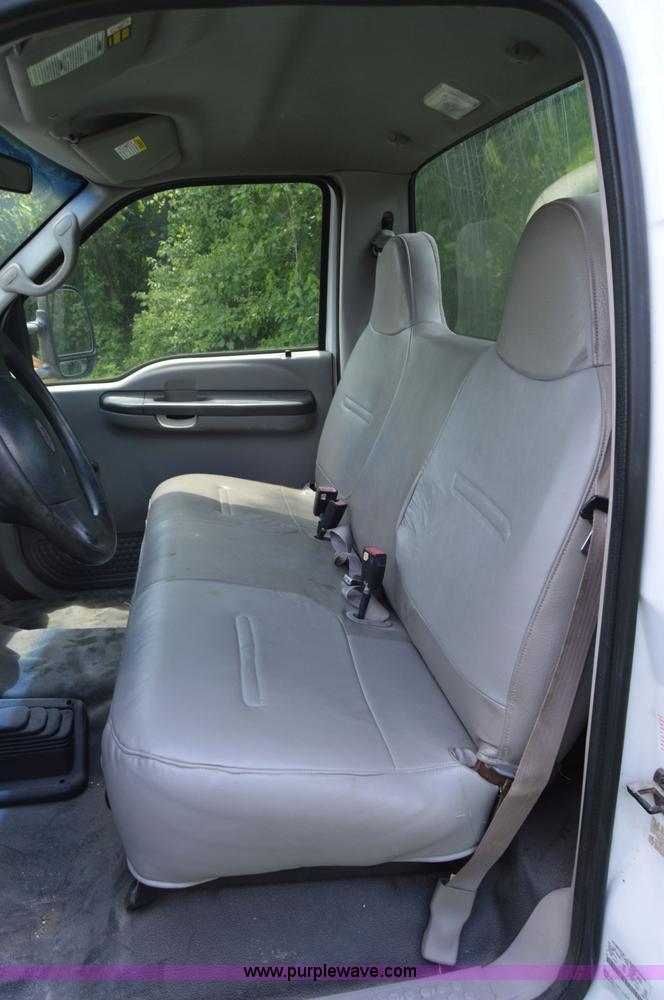 image for item H2859 2001 Ford F350 Super Duty XL truck cab and chassis