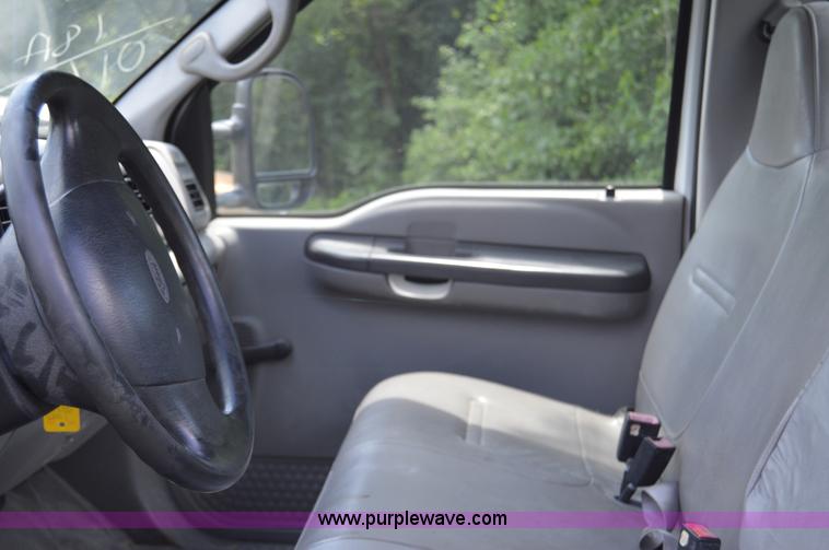 image for item H2859 2001 Ford F350 Super Duty XL truck cab and chassis