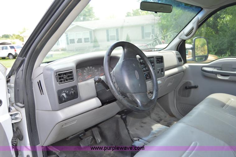 image for item H2859 2001 Ford F350 Super Duty XL truck cab and chassis