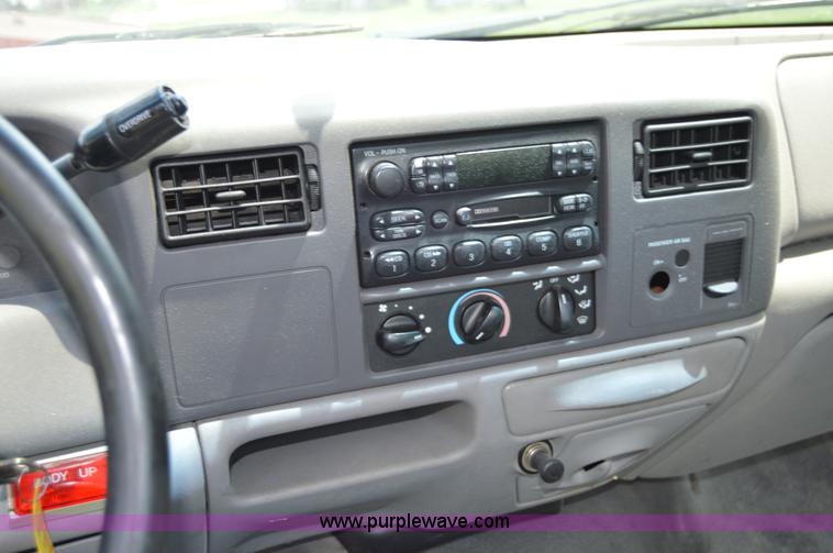 image for item H2859 2001 Ford F350 Super Duty XL truck cab and chassis