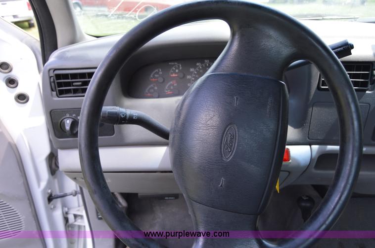 image for item H2859 2001 Ford F350 Super Duty XL truck cab and chassis