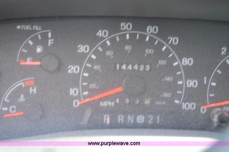 image for item H2859 2001 Ford F350 Super Duty XL truck cab and chassis