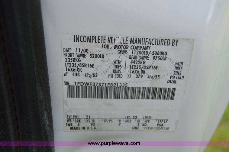 image for item H2859 2001 Ford F350 Super Duty XL truck cab and chassis