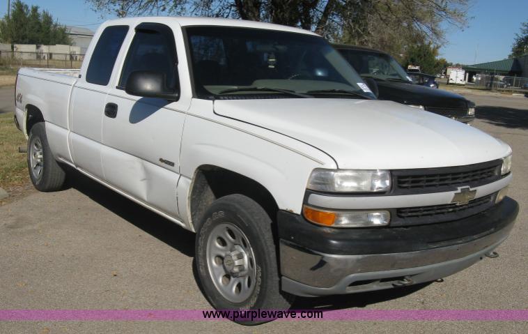 image for item H8749 2001 Chevrolet Silverado 1500 Ext. Cab pickup truck