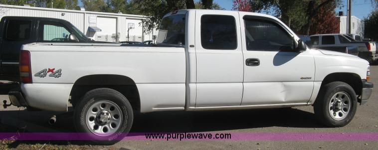 image for item H8749 2001 Chevrolet Silverado 1500 Ext. Cab pickup truck