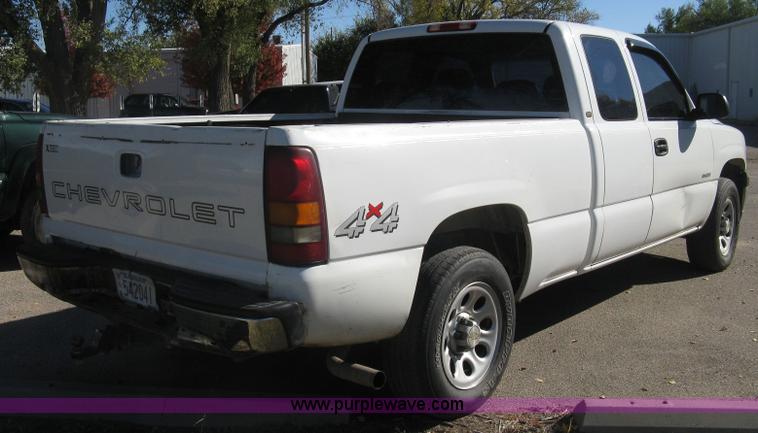 image for item H8749 2001 Chevrolet Silverado 1500 Ext. Cab pickup truck