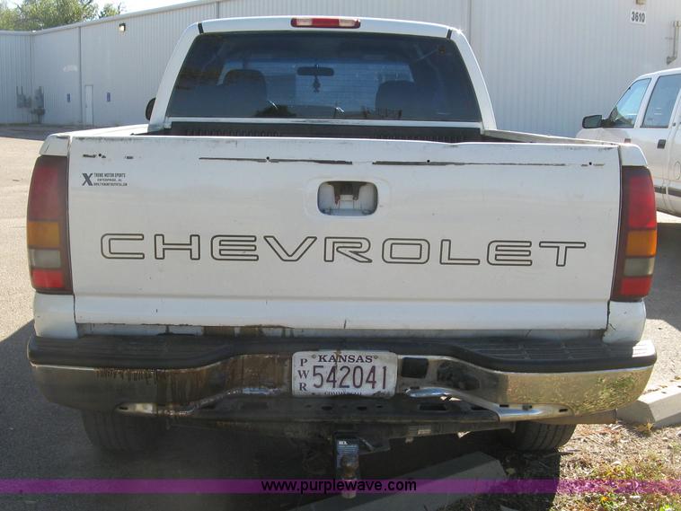 image for item H8749 2001 Chevrolet Silverado 1500 Ext. Cab pickup truck