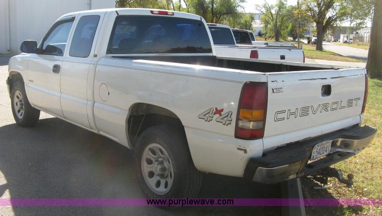 image for item H8749 2001 Chevrolet Silverado 1500 Ext. Cab pickup truck